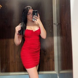 Body-con off the shoulder, red dress